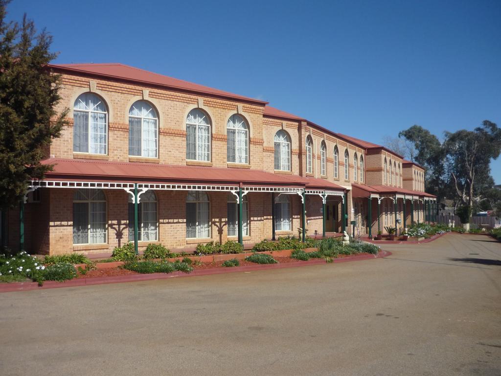 Heritage Motor Inn Goulburn Exterior foto